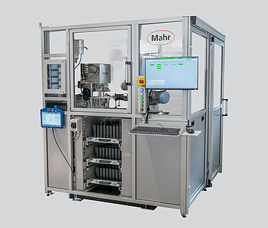 Für einen Hersteller flachgewalzter Aluminiumerzeugnisse hat Mahr Engineered Solutions (MES) einen automatisierten Messplatz entwickelt, der Rauheit auf Aluminiumblechen prüft. 