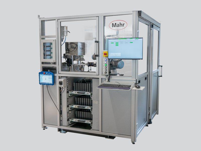 Pour un fabricant de produits plats en aluminium, Mahr Engineered Solutions (MES) a développé un poste de mesure automatisé qui contrôle la rugosité des tôles d'aluminium. 
